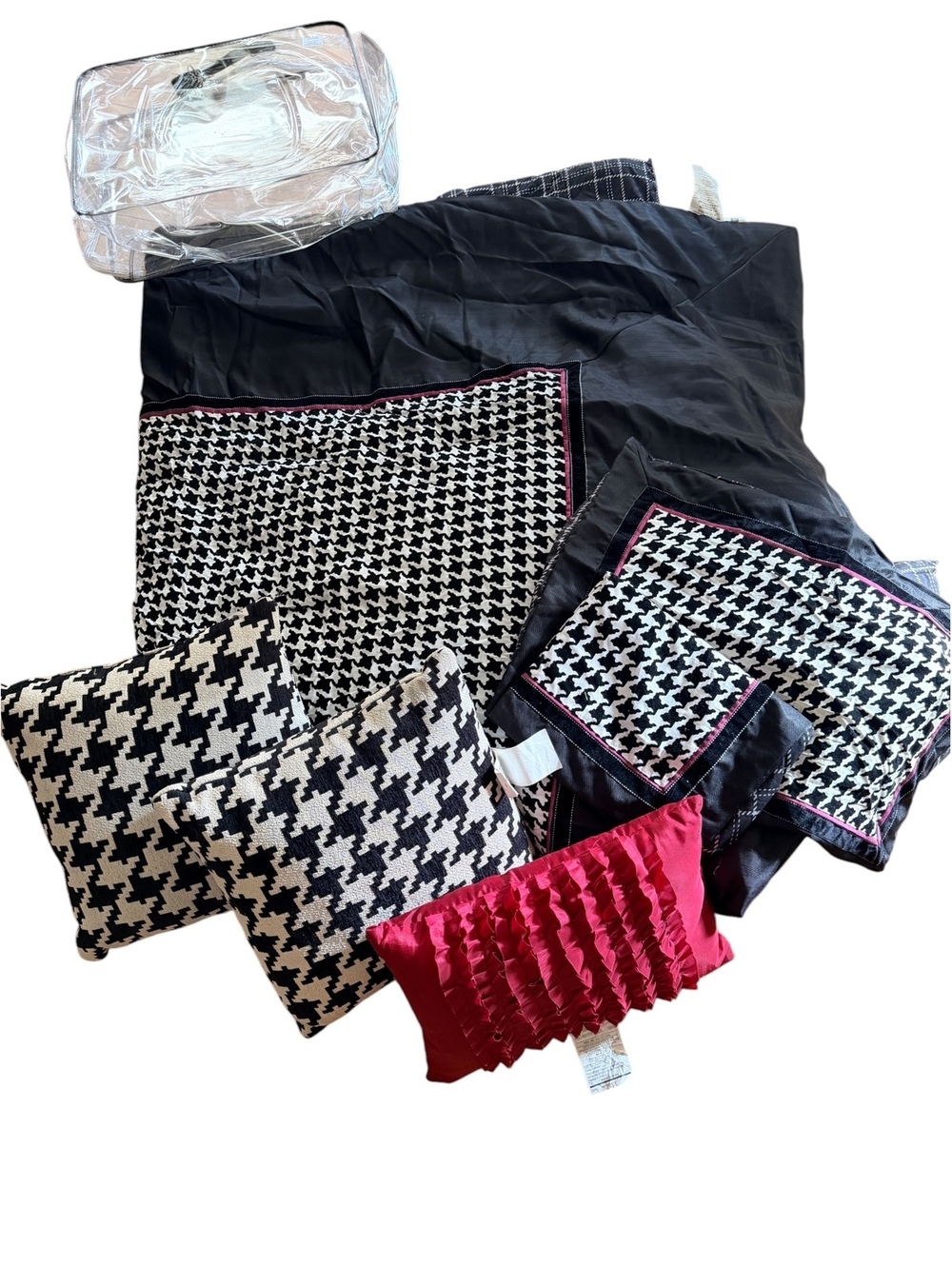 Jaclyn Smith Today Black and White Houndstooth Patchwork Quilt with Decorative P